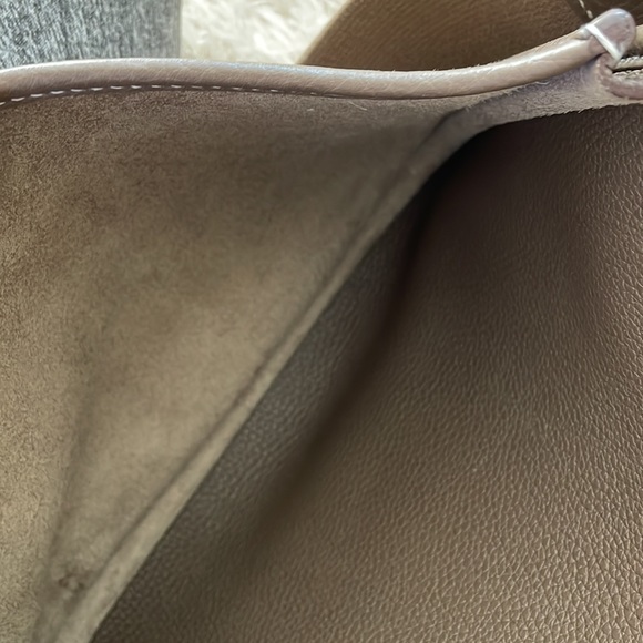 Hermes Evelyn’s Poche III 29 Clemence Etoupe Crossbody Bag with gold hardware - Picture 8 of 13
